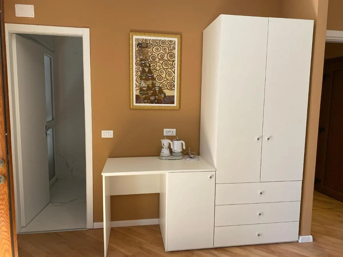 Villa Castello Only Room 利莫内-苏尔加达 0*,  意大利